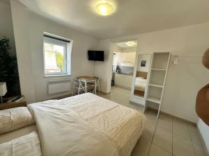 Ένα ή περισσότερα κρεβάτια σε δωμάτιο στο #Herbie1 - Studio Mulhouse - Charme & Confort