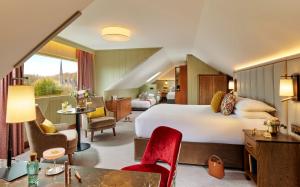 Postel nebo postele na pokoji v ubytování Westport Plaza Hotel, Spa & Leisure