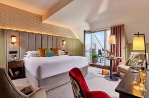 Postel nebo postele na pokoji v ubytování Westport Plaza Hotel, Spa & Leisure