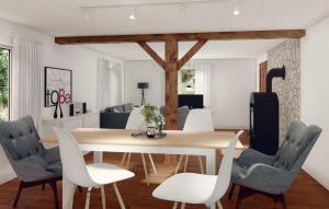 a dining room with a table and chairs at Lovely Home In Boitzenburger Land With Kitchen in Haßleben