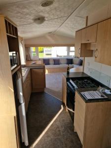 Kuchyň nebo kuchyňský kout v ubytování Cedars Southview, Skegness