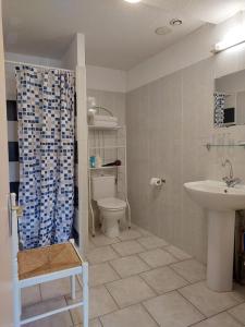 Koupelna v ubytování La Fontaine - Chambres d'Hôtes + 37 fotografií
