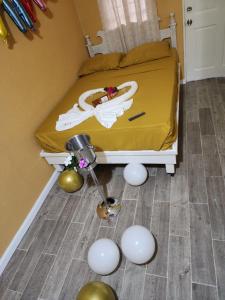 Giường trong phòng chung tại Rose Hideaway