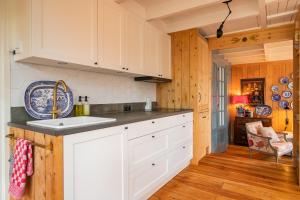 Köök või kööginurk majutusasutuses Het Zeepaartje, knus en gezellig