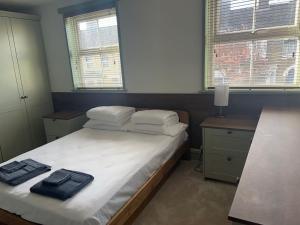 a bedroom with a bed with two towels on it at Victoria Cam in Cambridge