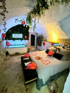 a bedroom with a bed in a room with flowers at Les Bains d'Aphrodite in Auriol