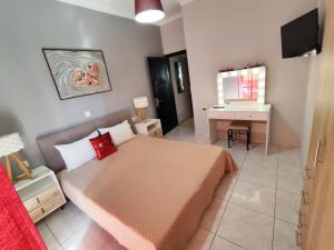 A television and/or entertainment centre at Marlen House Chania