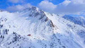 a mountain covered in snow with a house on it at Casa Pramosio in Paluzza