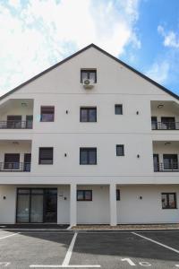 Budova, kde se apartmán nachází + 20 fotografií