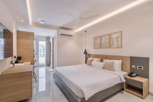 Postel nebo postele na pokoji v ubytování SKYLA Studios & Suites - Kondapur