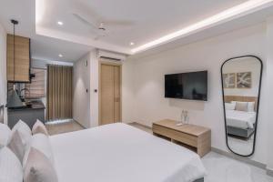Postel nebo postele na pokoji v ubytování SKYLA Studios & Suites - Kondapur