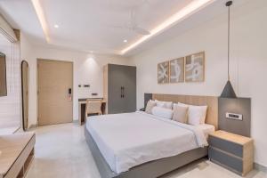 Postel nebo postele na pokoji v ubytování SKYLA Studios & Suites - Kondapur