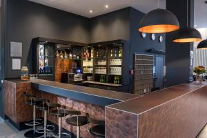 a bar in a restaurant with stools at Best Western Hotel am Spittelmarkt in Berlin