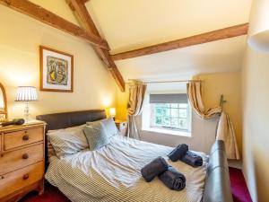 Katil atau katil-katil dalam bilik di 4 Bed in Isle of Purbeck IC175