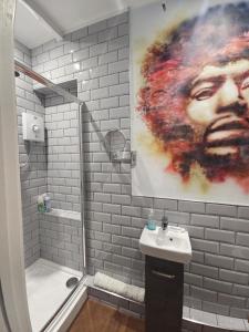 a bathroom with a shower and a sink and a painting at Lakewood Courtyard Northumberland in Healey