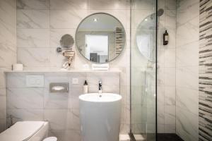 Ένα μπάνιο στο Hotel Jamingo