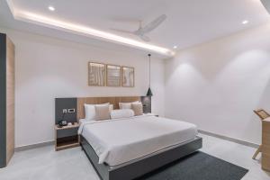 Postel nebo postele na pokoji v ubytování SKYLA Studios & Suites - Kondapur
