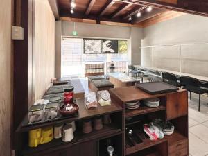 Köök või kööginurk majutusasutuses Hostel Miyagawa by Murasaki