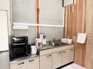 Köök või kööginurk majutusasutuses Hostel Miyagawa by Murasaki