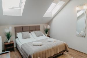 a bedroom with a bed with two pillows on it at De Facto in Zambrów