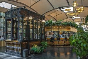 Reštaurácia alebo iné gastronomické zariadenie v ubytovaní Habitat Apartments Paseo de Gracia