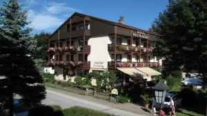 a hotel building with flowers on the balconies and a street at das Christophorus in Söll