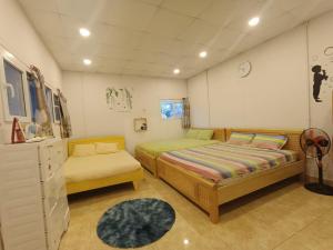 מיטה או מיטות בחדר ב-OYO 1235 Linh's House