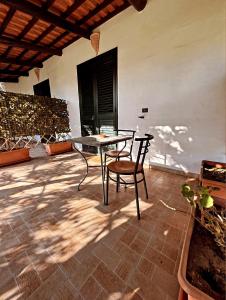 Μια τηλεόραση ή/και κέντρο ψυχαγωγίας στο Case Vacanze Le Buganville