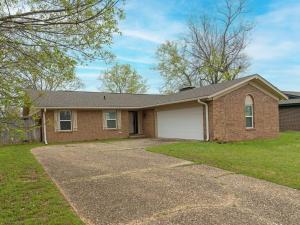 a brick house with a garage at Chic & Spacious 3br2ba Home In Pecan Lake in Little Rock