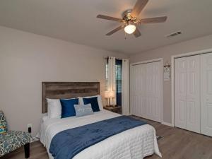a bedroom with a bed and a ceiling fan at Chic & Spacious 3br2ba Home In Pecan Lake in Little Rock