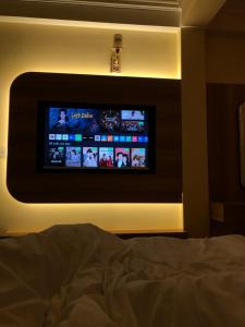 TV a/nebo společenská místnost v ubytování FIRONA FLY HOTEL