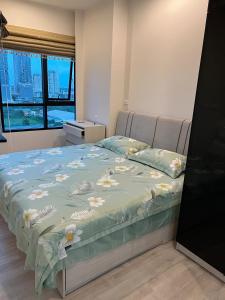 Postel nebo postele na pokoji v ubytování Niche mono mega space Bangna