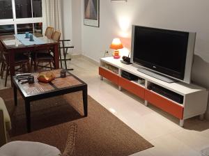 TV a/nebo společenská místnost v ubytování Mirador Penthouse, centro y mar, ático grande