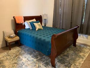 Postel nebo postele na pokoji v ubytování The Suites on Foundry