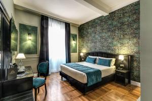 Postel nebo postele na pokoji v ubytování Relais Fontana Di Trevi Hotel