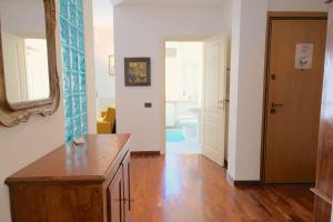 a kitchen with a counter and a hallway with a bathroom at Case VR Holiday - Residenza Leo in Verona +41 photos