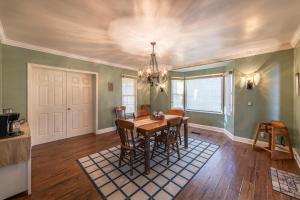 Gallery image of Maplewood Farmhouse + Hot tub in Howland Corners
