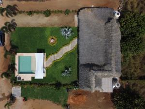 an overhead view of a yard with a pool at Casa Carey Villa en la Playa in Tlachicón