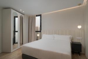 A bed or beds in a room at Boutique Hotel Cordial La Niña de Vegueta