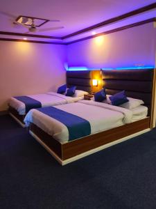 A bed or beds in a room at Hotel Dallas sylhet