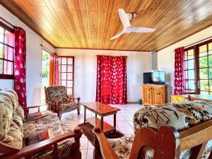 a living room with a couch and a ceiling fan at Maison de 3 chambres avec vue sur la mer terrasse amenagee et wifi a Saint Leu in Saint-Leu