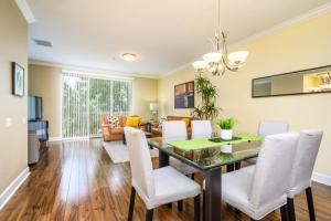 Gallery image of New Modern Townhome, Near The Parks - 4030 in Orlando