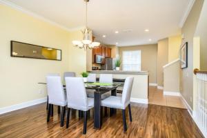 Gallery image of New Modern Townhome, Near The Parks - 4030 in Orlando