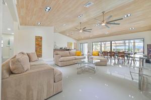 Posezení v ubytování Cape Coral Home