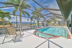 Bazén v ubytování Cape Coral Home nebo v jeho okolí