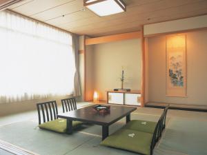 a dining room with a table and two chairs at Fuji Hanayagi no Sho Keizan in Fuefuki