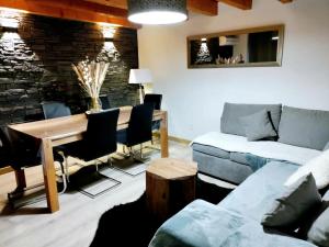 Posedenie v ubytovaní Appartement T3 Duplex Cures ou vacances, En plein Centre-ville Allée d'Ethigny