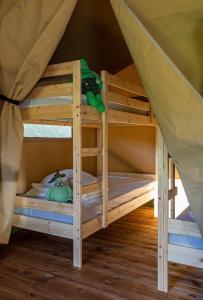 a couple of bunk beds in a tent at Safaritent Suikerpeer in Ruinerwold