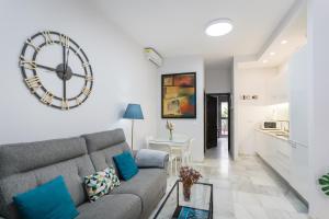 A seating area at APARTAMENTO TRIANA DELUXE CON PATIO PRIVADO