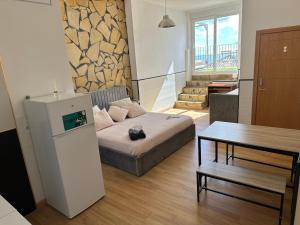 Łóżko lub łóżka w pokoju w obiekcie Rooms in Seafront Villa